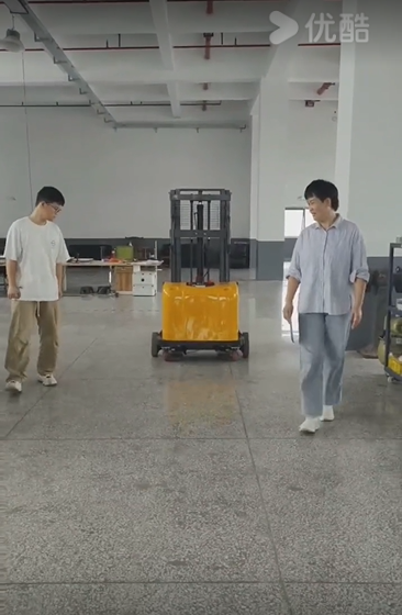 公司新产品技术论证现场