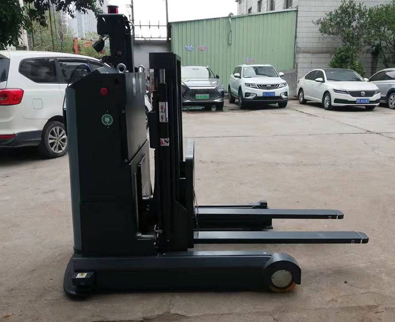 无人驾驶室外叉车